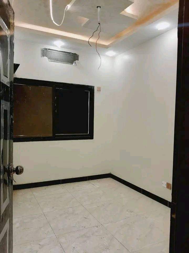 1700 Ft² Flat for Sale In Clifton Block 4, Karachi