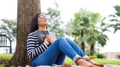 GCU Student Prays Underneath Palm Tree on Campus