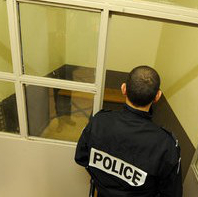 Garde-a-vue-police_pics_390-390x198