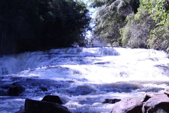Foto de cachoeiras do Centro da cidade de Brotas, no interior de São Paulo