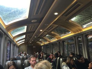 Vista interna do trem PeruRail, class Vistadome