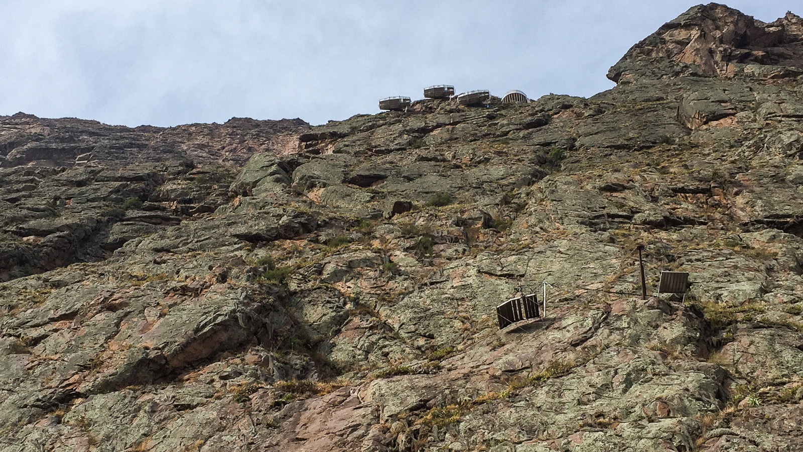 Skylodge Adventure Suites - Capsulas visto de baixo