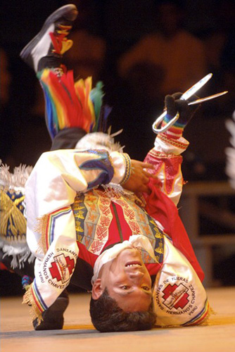 Dançarino típico de Tijeras - tesouras (Wikimedia Commons)