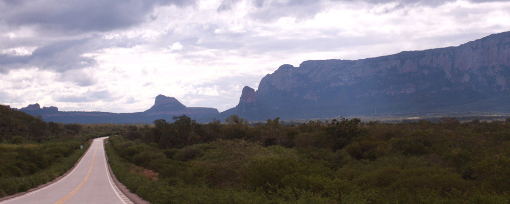 Estrada para Santa Cruz de la Sierra, Bolívia (Marcos Borges/A 4 Pés)