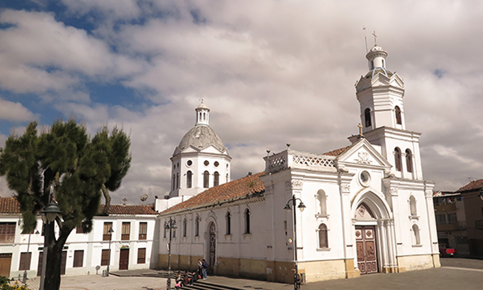 Passeio pelo centro velho de Cuenca - Equador Passeio pelo centro velho de Cuenca - Equador