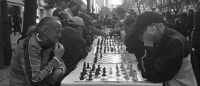 Mesas de Xadrez na Carrera 7 - Bogotá Mesas de Xadrez na Carrera 7 - Bogotá