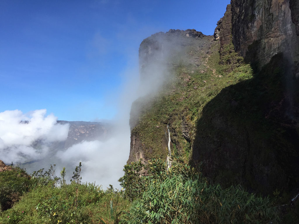 Passo das Lágrimas visto de baixo O passo das Lágrimas é a última subida antes de chegar ao topo do Monte Roraima. Nessa foto estávamos descendo pois no dia da subida estava tudo nublado