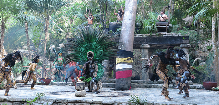 Apresentação impressionante no setor do Pueblo Maya Apresentação impressionante no setor do Pueblo Maya