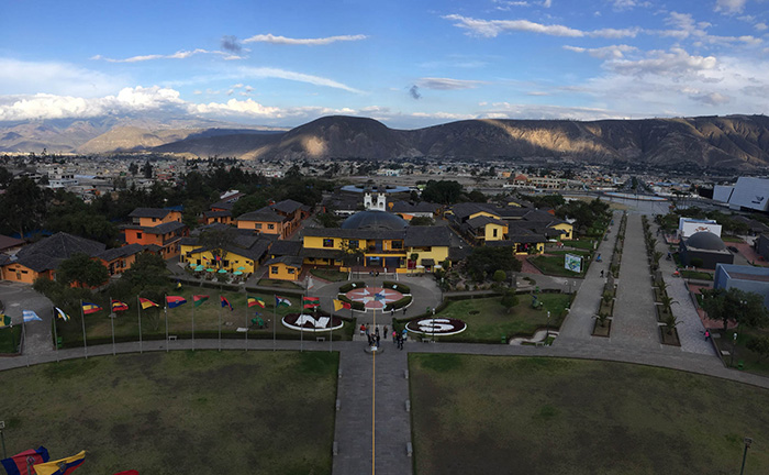 Vista do alto do Monumento Equatorial Vista do alto do Monumento Equatorial