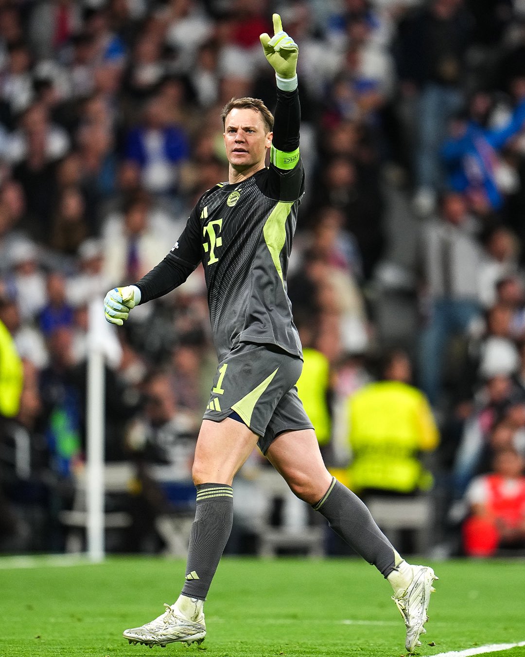 🚨 The agreement between Manuel Neuer and FC Bayern over new deal is at final stages since 10 days. 🚨 The agreement between Manuel Neuer and FC Bayern over new deal is at final stages since 10 days.