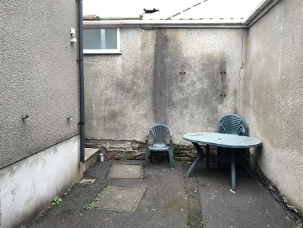 Fully fitted extended caf of approximately 850sqft with additional rear yard situated in a prime location overlooking Greville Smyth Park and within close proximity to Ashton Gate Stadium and North Street, Southville. Offered for sale with vacant pos...