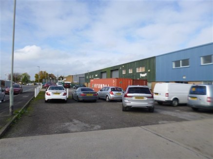 Prominent warehouse unit just off the Bristol Road with potential for a variety of...