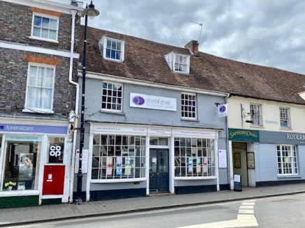 The ground floor retail space is part of a shared building, the remainder of which is currently occupied by Dovetail Recruitment.

The space is accessed by a central shared doorway which leads to an inner self-contained doorway where the two rooms th...