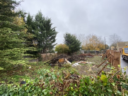 Land For Sale with Outline Planning Permission\n\nalexandra park is pleased to offer this freehold parcel of land with outline planning permission to erect a two storey B1 office building.\n\nPlease check planning application...