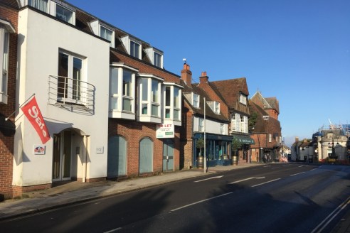 The premises form part of the ground floor of a modern 3 storey building. There is rear access together with 2 allocated parking spaces (possibility of tandem parking subject to vehicle size). Previously occupied by an estate agents, the space is sui...