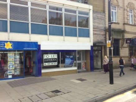 LARGE GROUND FLOOR RETAIL UNIT - CHESTER LE STREET

DESCRIPTION

The property comprises a substantial ground floor retail unit benefiting from a full height aluminium framed shop front. 

The unit benefits from rear servicing/access. 

LOCATION

The...