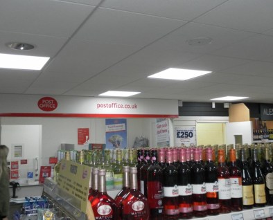 Leasehold Convenience Store & Post Office Located In Worcester\n2 Bedroom flat above (Rental Income &pound;125 PW)\nPost Office Salary &pound;60,000 PA\nRetail (2,000 Sq ft)\nRef 2372\n\nLocation\nThis established Convenience Store & Post Office is l...