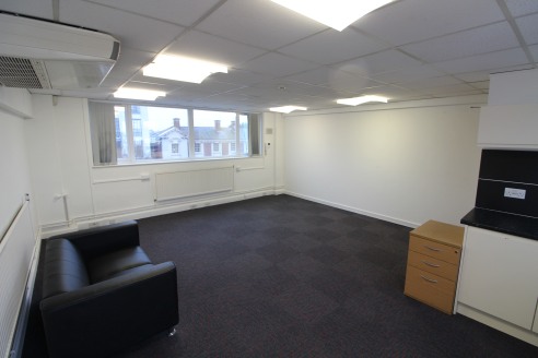 Under Offer]\nSecond floor self-contained office suite available on a FLEXIBLE LEASE - Total NIA - 600 ft2...