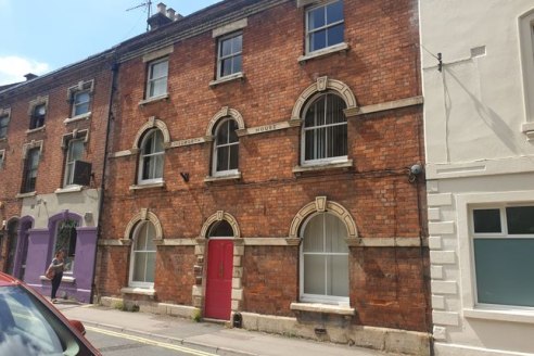 Available immediately<br><br>* numerous size suites available in attractive period building * excellent location close to town centre * parking to rear (subject to availability)...