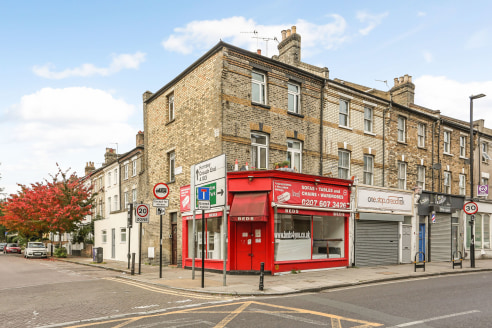 The property is located at the end of a retail parade. Close to the junction with Seven Sisters Road