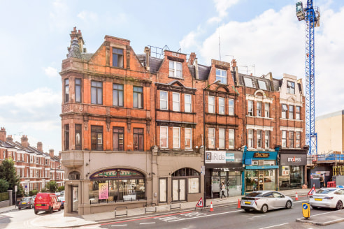 Situated in a busy trading position along Finchley Road. Suitable for a variety of occupiers with the benefit of Use Class E.