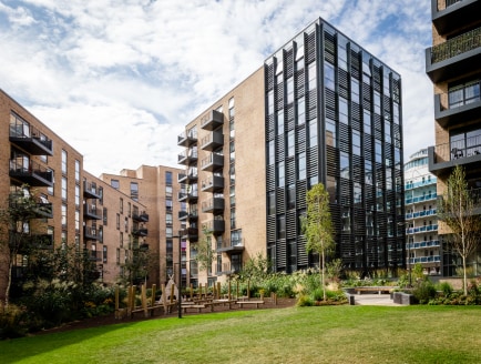 A stunning brand new office floor in the Lyon Square Development. These offices occupy the entire 3rd Floor of Bradburys Court and have floor to ceiling windows surrounding 1,300 sq ft of fully open plan workspace. The offices have exclusive use of m...