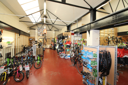 Under Offer]\nRetail and Warehouse Premises in DIGBETH With Enclosed Car Parking...