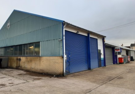 Industrial unit.

end of terrace.

1585 sq ft-2791 sq ft(with mezzanine floor)

Two roller-shutter doors.

Parking.

Suitable for Motortrade.