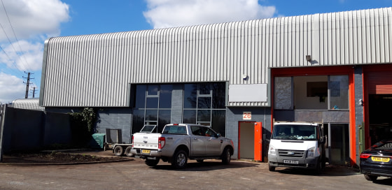 Light industrial business unit available on a lease for assignment