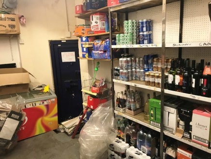 Suburban Shop in Busy Location in District Centre\n\n1,152 sq ft Sales approx plus Store\n\nSuitable for a Variety of Uses\n\nIncentives...