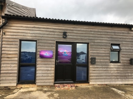 New Luckhurst Farm Business Centre comprises of a modern block of offices of brick cavity block construction, with timber cladding, under an insulated profiled steel roof with communal parking facilities on site. 

Unit 5 is split into two areas, the...