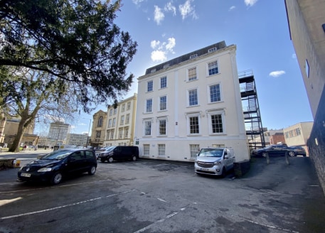 Located on the popular Whiteladies Road, this property occupies a prominent position close to on Clifton Triangle and enjoys close proximately to a wide range of shops and leisure facilities. The accommodation is located on the ground floor and compr...