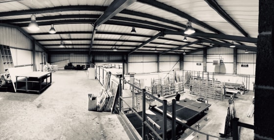 Detached modern 7433 sq ft (approximately) Industrial Unit/warehouse/distribution Centre.

The detached unit is measured at approximately 4896 Sq ft, with 1268 sq ft Mezzanine level floor area, approximately 1268 sq ft of office space and trade count...