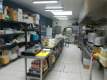 Business lease for sale\n\nalexandra park is pleased to offer this Caribbean food outlet A5/A3 business lease for sale off the A10 Great Cambridge Rd. The premises has been refurbished to a high standard. 10 yrs lease remaining. Rent Â&pound;13,500 p...