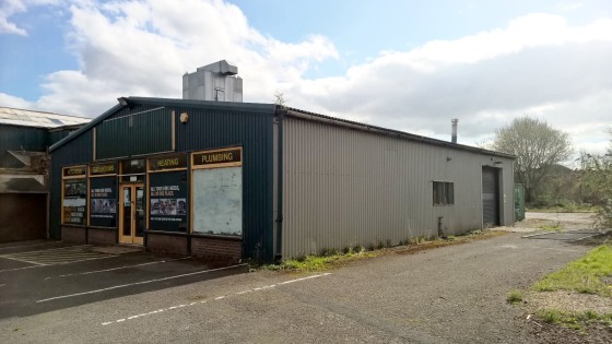 The property comprises a large, regular shaped level site being theformer Builders Merchants of Travis Perkins.

The overall site area extends to approximately 6.61 acres (2.67 hectares) having a number of buildings on the site providing accommodatio...