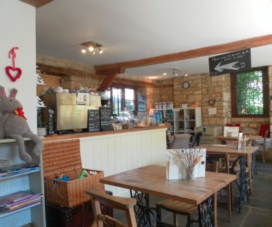 Licensed Coffee Shop & Cafe Located In Chipping Campden\nRef 2388\n\nLocation\nThis delightful Coffee Shop & Cafe is located in the highly desirable Cotswold tourist hotspot of Chipping Campden. Positioned within a beautiful Grade II* listed Cotswold...