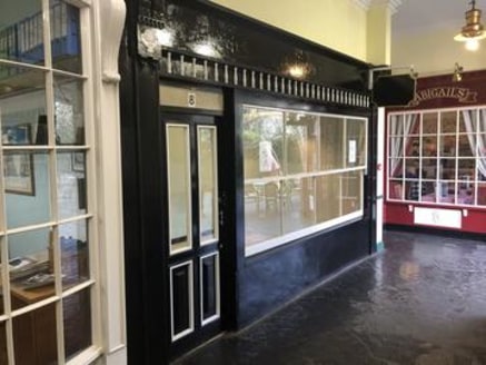 **UNDER OFFER** 8 The Village Arcade, High Street, St Albans AL3 4ED