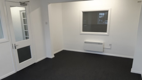 A fully refurbished unit on the popular Lynx Trading Estate to the western outskirts of the town. The unit is available on a leasehold basis as a whole, or it may be split into two smaller units (min size of 4,850 sq ft). The unit includes offices, W...