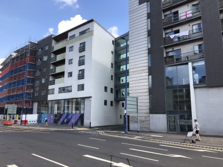 * INCENTIVES AVAILABLE *

The property comprises an office suite which is currently generally cellular in layout with one open plan office and then a series of other offices and meeting rooms. The suite benefits from a mix of laminate and carpeted fl...