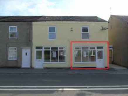 Ground floor hot food takeaway premises. Prominent roadside position on arterial road. Total Net Internal Area 40.2 sq.m. / 432 sq.ft....