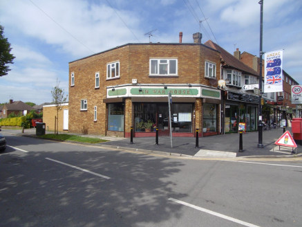 An excellent opportunity to invest in this commercial and residential freehold property on a corner plot of a busy village high street in Harefield. The property boasts its own entrance to the residential premises and rear access via a service road t...