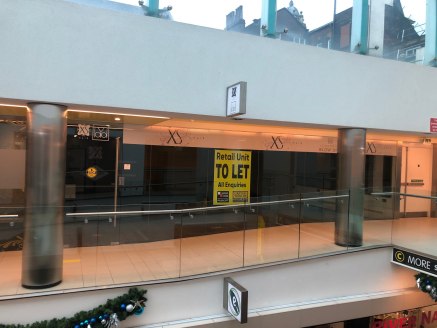 The property comprises a prominent unit located on the 1st floor of Central Arcade overlooking the entrance of Trinity Leeds on Briggate. The Arcade offers a vibrant mix of independent and national leisure/retail operators that benefit from high foot...