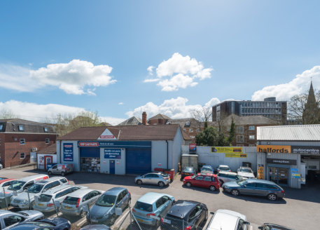 The unit is located around 500m from the main retailing area of the town centre and close to a number of pay an display car parks. The accommodation was previous used as a trade counter unit, with the neighbouring unit being a Halfords Autocentre....