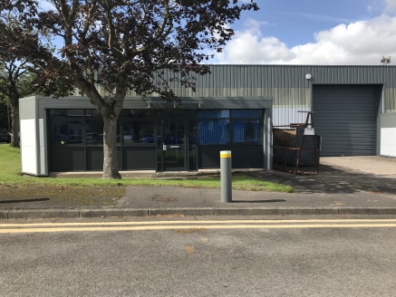 End-terrace unit. 5.1m eaves. Refurbished overclad profile steel elevations. New windows and entrance door to office. 24-hour manned security and monitored CCTV. Forecourt yard and car parking.