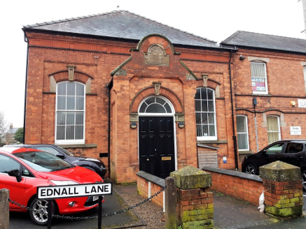 Distinctive modern 2,795 sq ft office in Bromsgrove town centre which previously formed part of Bromsgrove's Old Courthouse. The property has maintained many of its original features, onsite allocated car parking and close to local amenities.