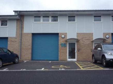 **UNDER OFFER** 16 Abbots Business Park, Kings Langley WD4 8FS