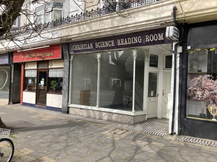 PROMINENT SHOP UNIT TO LET ON EDGE OF WORTHING TOWN CENTRE CLOSE TO SEAFRONT