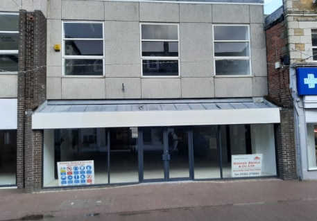 A newly refurbished lock-up shop within a prime retailing area. Retail area 1,720 sq ft (159....