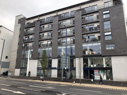 * INCENTIVES AVAILABLE *

The property comprises a self contained office suite situated on the first floor within Express Networks III, a new build, mix use development of retail, offices and residential. The suite has a reception area, open plan are...