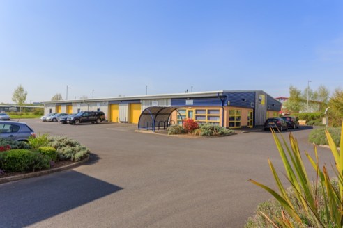 Fully serviced offices To Let on popular Business Park with partially inclusive rents.\n\nWorkshop/Warehouse Unit also available.\n\nFlexible lease terms.\n\nVarious sizes subject to availability....